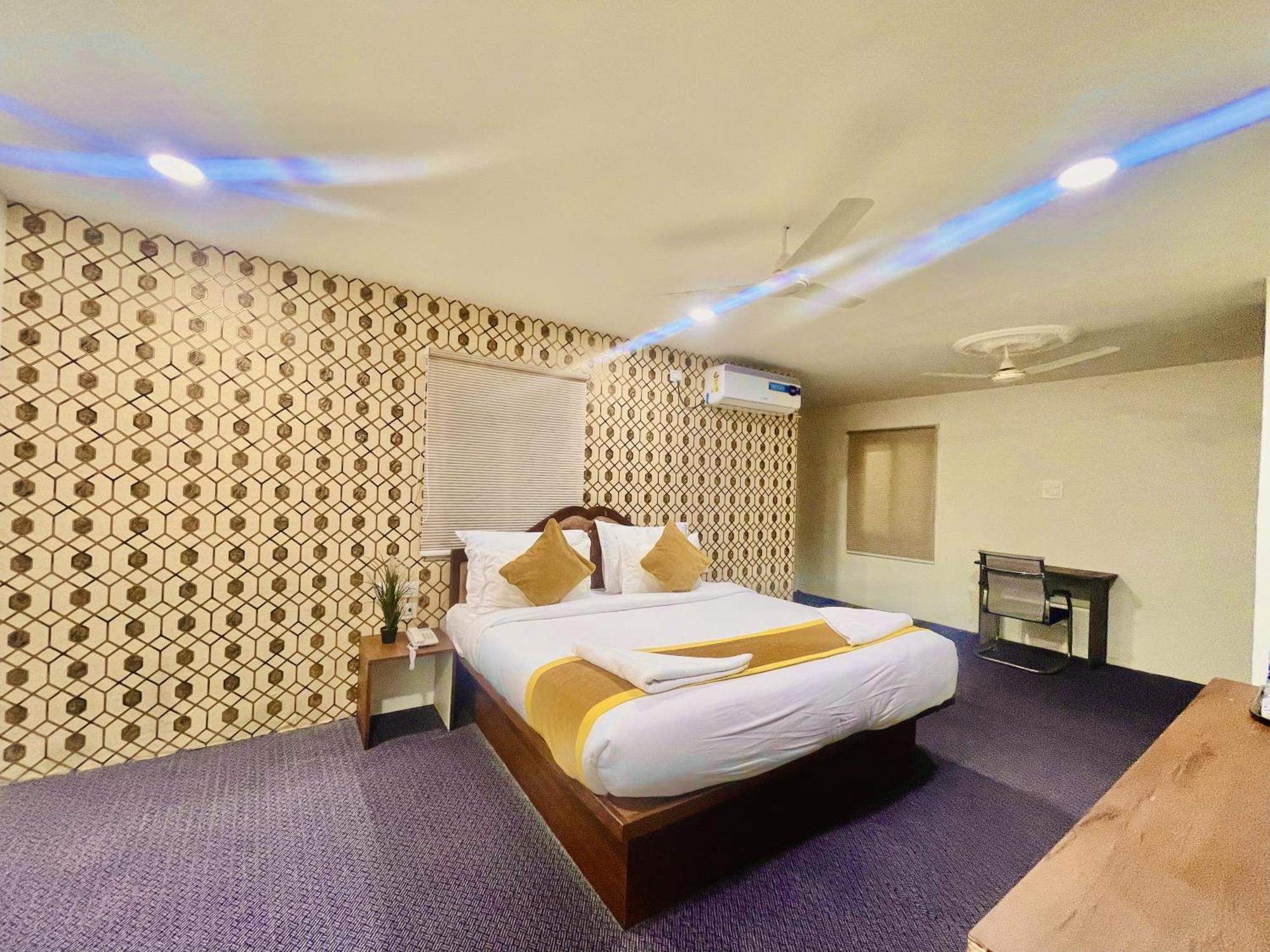 Hotel Eagle Grand Hyderabad Airport Zone Shamshabad Exterior photo